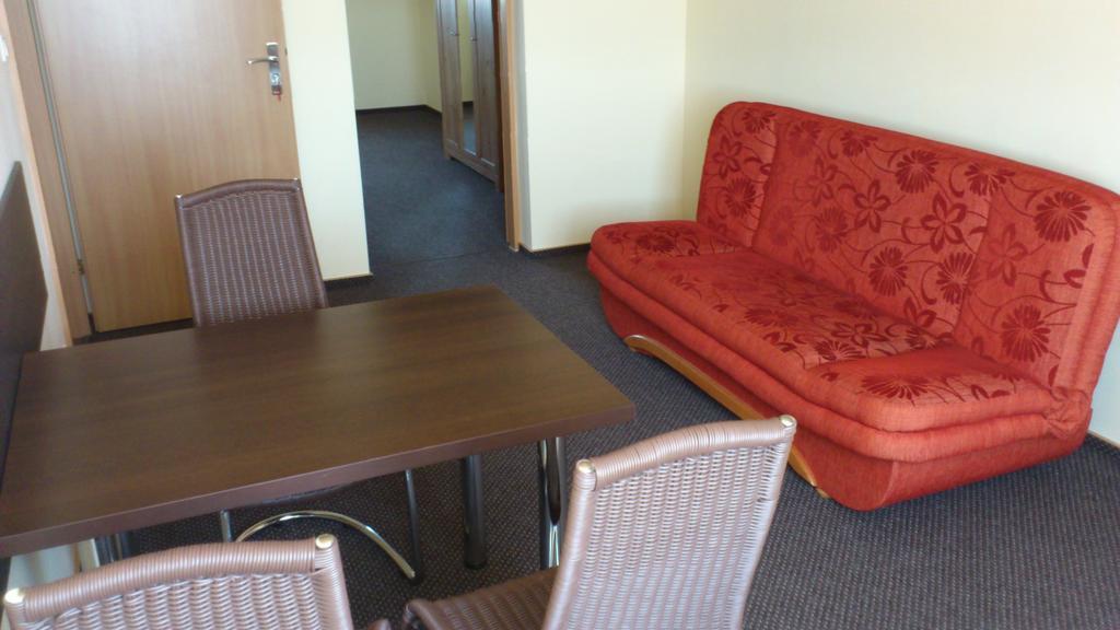 Hotel Sunstar Rewal Habitación foto